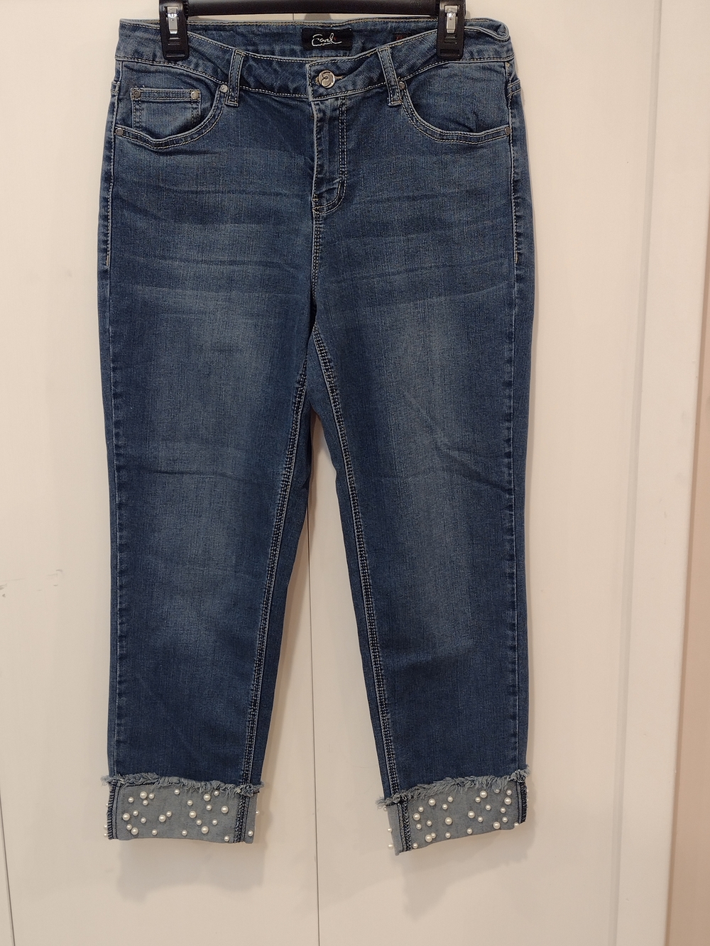 Earl Jeans White Pearl Beaded Frayed Cuffs Capri Jeans sz 12 EUC